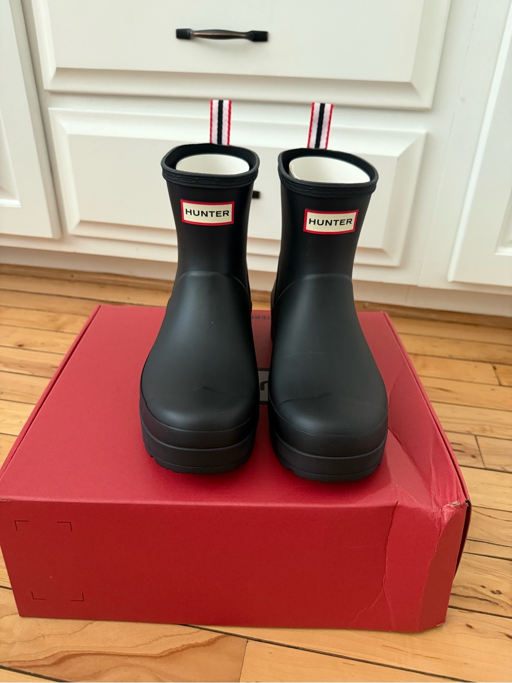 New In Box Hunter Short Boots Black Womens Size 9 Rain Boots Waterproof Rubber